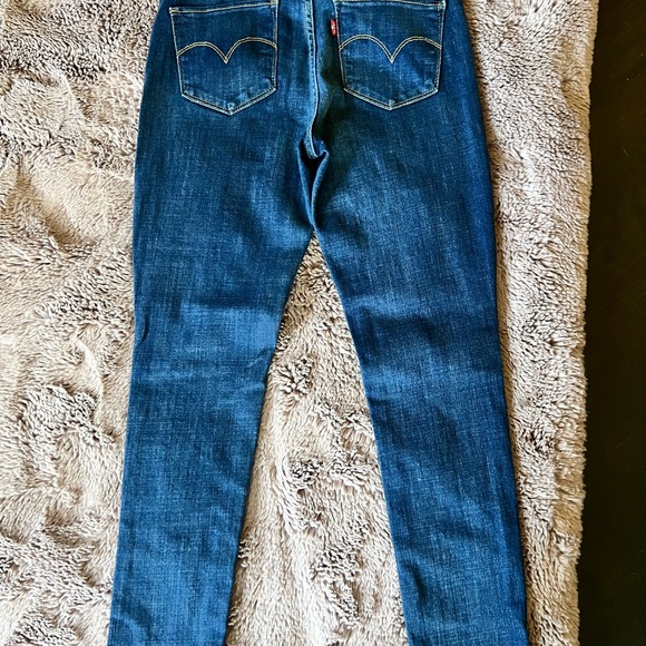 Levis 721 Highrise Skinny Jeans NWOT. Size 27. Retails for $67. - Picture 2 of 14